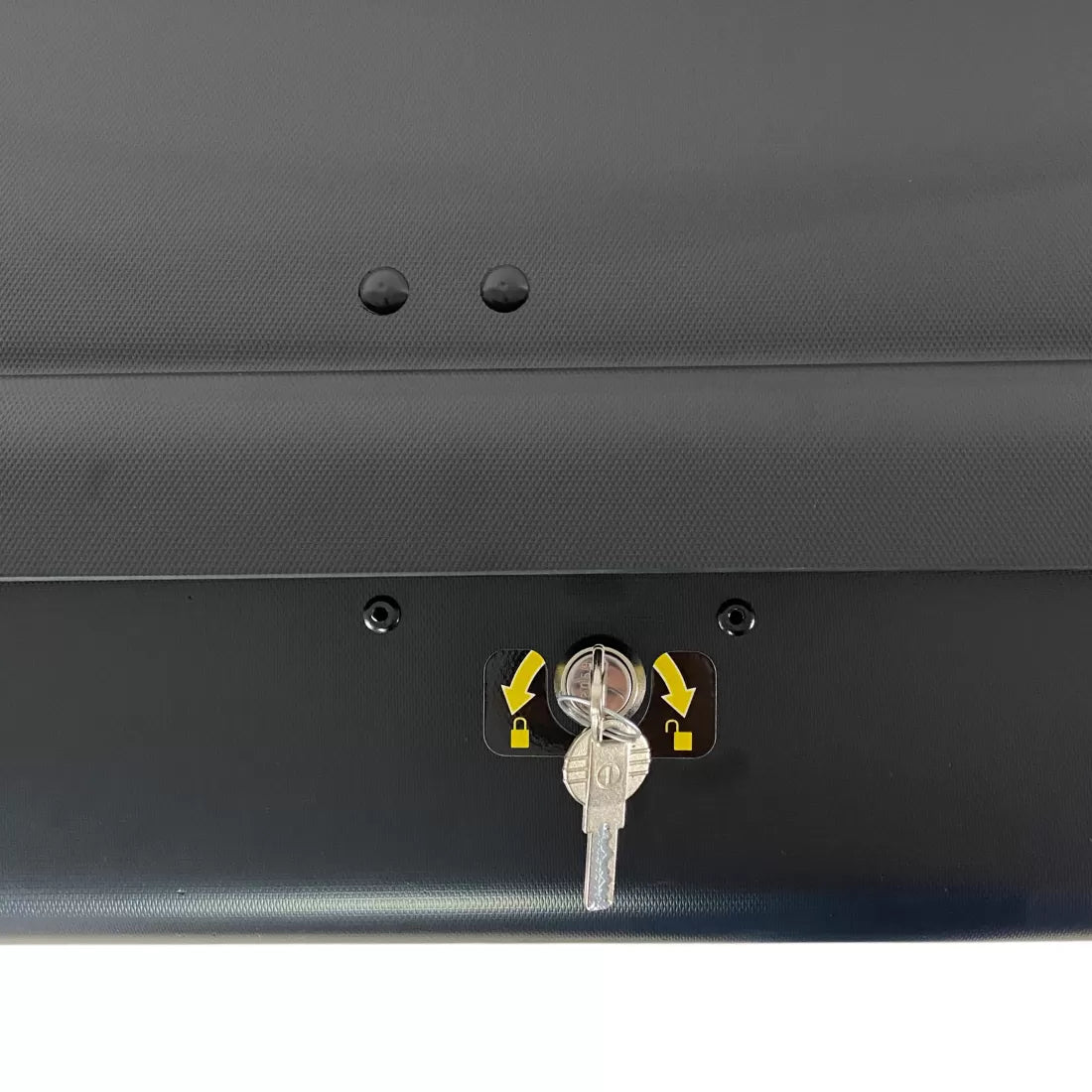 Автобокс Junior Xtreme 2 195x78x39cm с 85 mm крепежи,с двустранно отваряне с ключ, 450 литра - черен