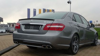 Спойлер за багажник на Mercedes W212 E-Class (2009+) - AMG Design - View 3