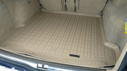 Гумена стелка за багажник за Passat B5 (1996-2005) комби - бежова - View 2
