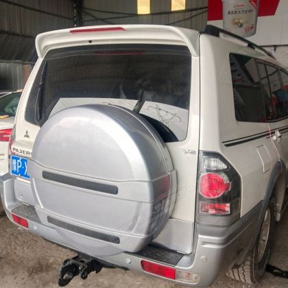 Спойлер антикрило за Mitsubishi Pajero (1996-2022) - черен гланц - View 2