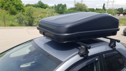 Автобокс Junior Easy 145x94x40cm с 85 mm крепежи, с ключ, 420 литра - черен гланц - View 2